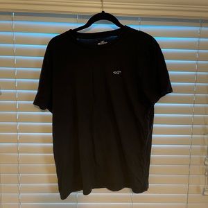 Black Hollister tshirt